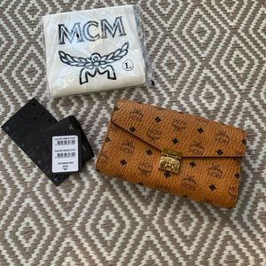 NWT RARE AUTHENTIC MCM MILLIE CROSSBODY IN COGNAC VISETOS